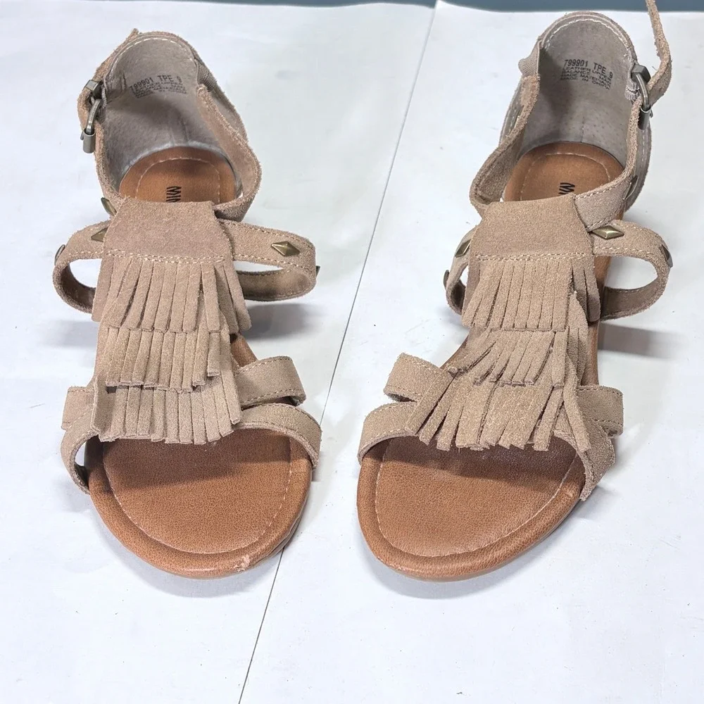 Minnetonka Merriam Brown Suede Studded Fringe Sandal Sz 9 Boho Western Festival